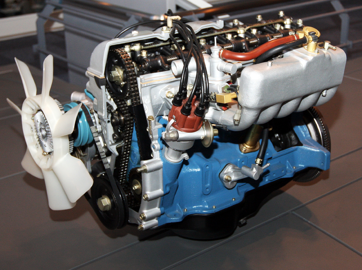 макет двигателя в музее Тойота в Японии