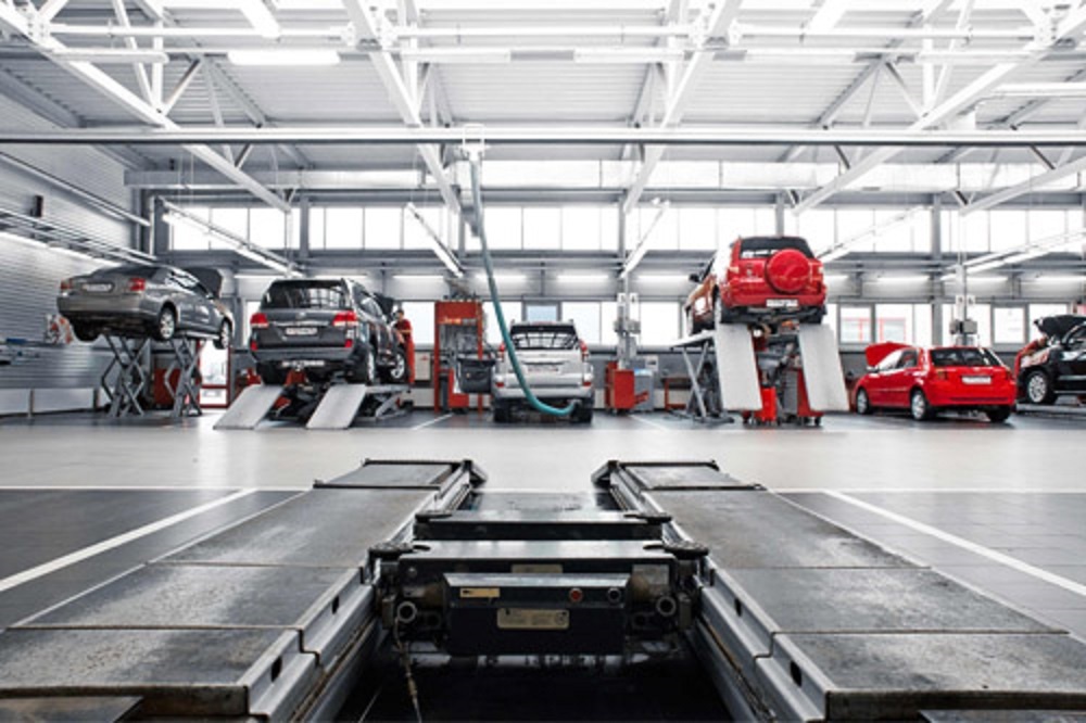 Наливной пол для автосервиса — современное решение, которое отвечает всем требованиям