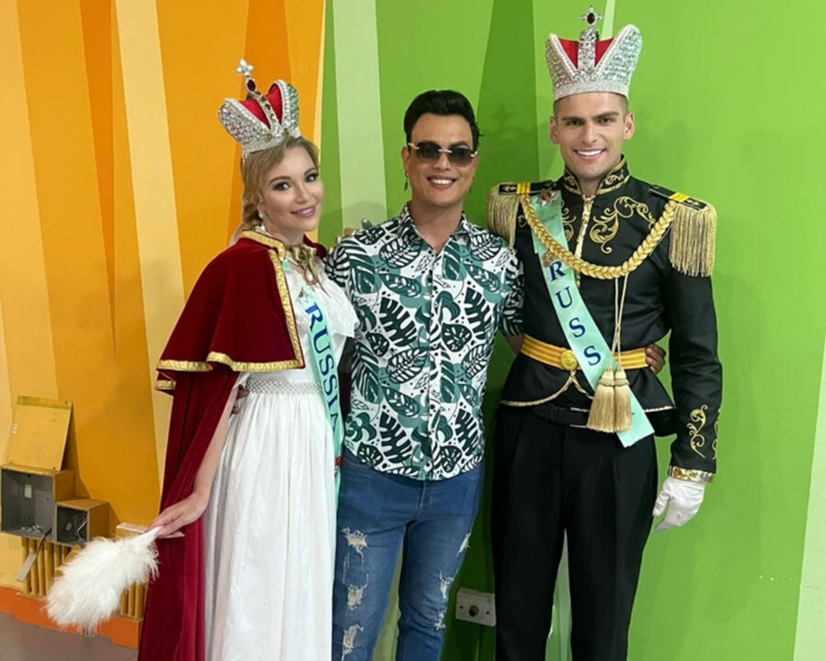 "Миссис Планета", "Мистер Планета" и кто-то. Фото из открытых источников