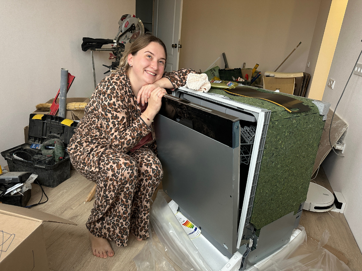 Привет! Я Мария. В начале года мы с мужем купили просторную хрущевку под капитальный ремонт и сейчас занимаемся её переделкой. Подписывайтесь, чтобы не пропустить продолжение! ❤️