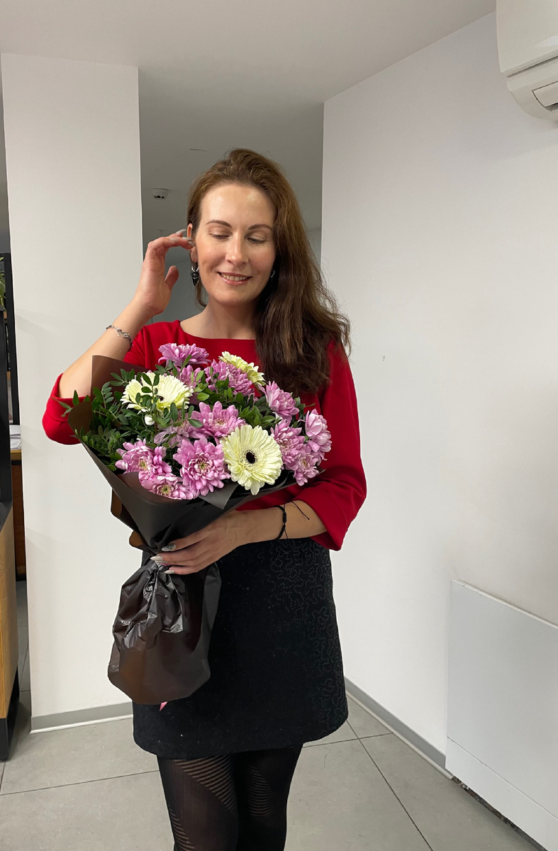 Подарили 2 букета и конверт)