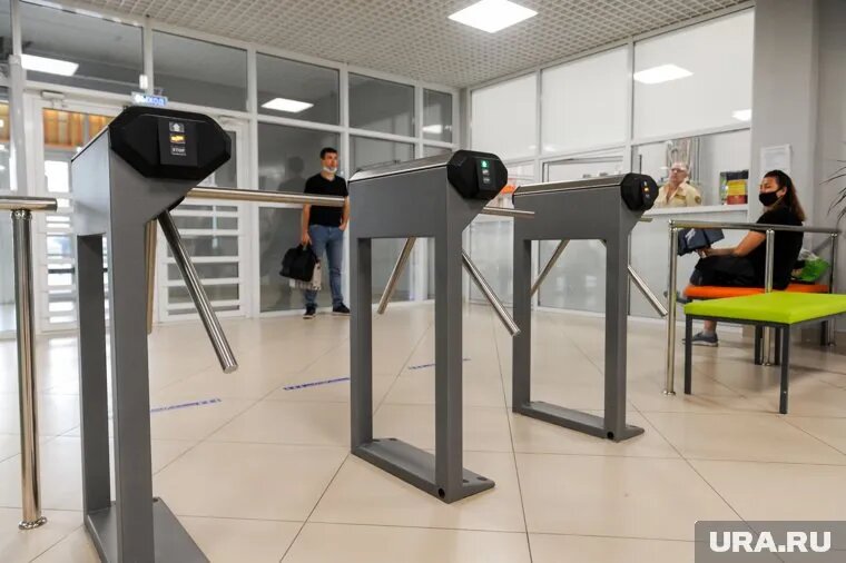 В школах Ямала поставили дополнительные турникеты и металлодетекторы (фото из архива). Фото: Вадим Ахметов © URA.RU