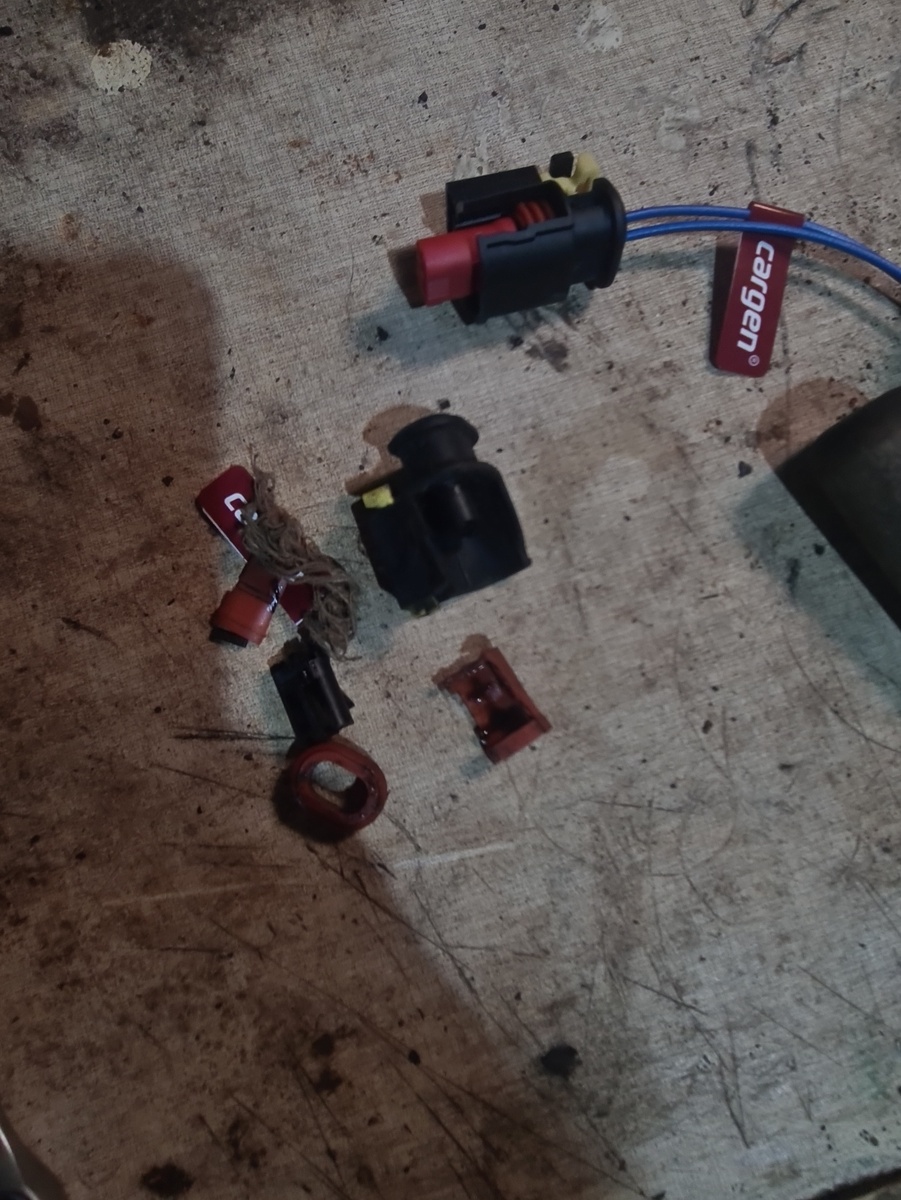 Фото старой, развалившейся фишки