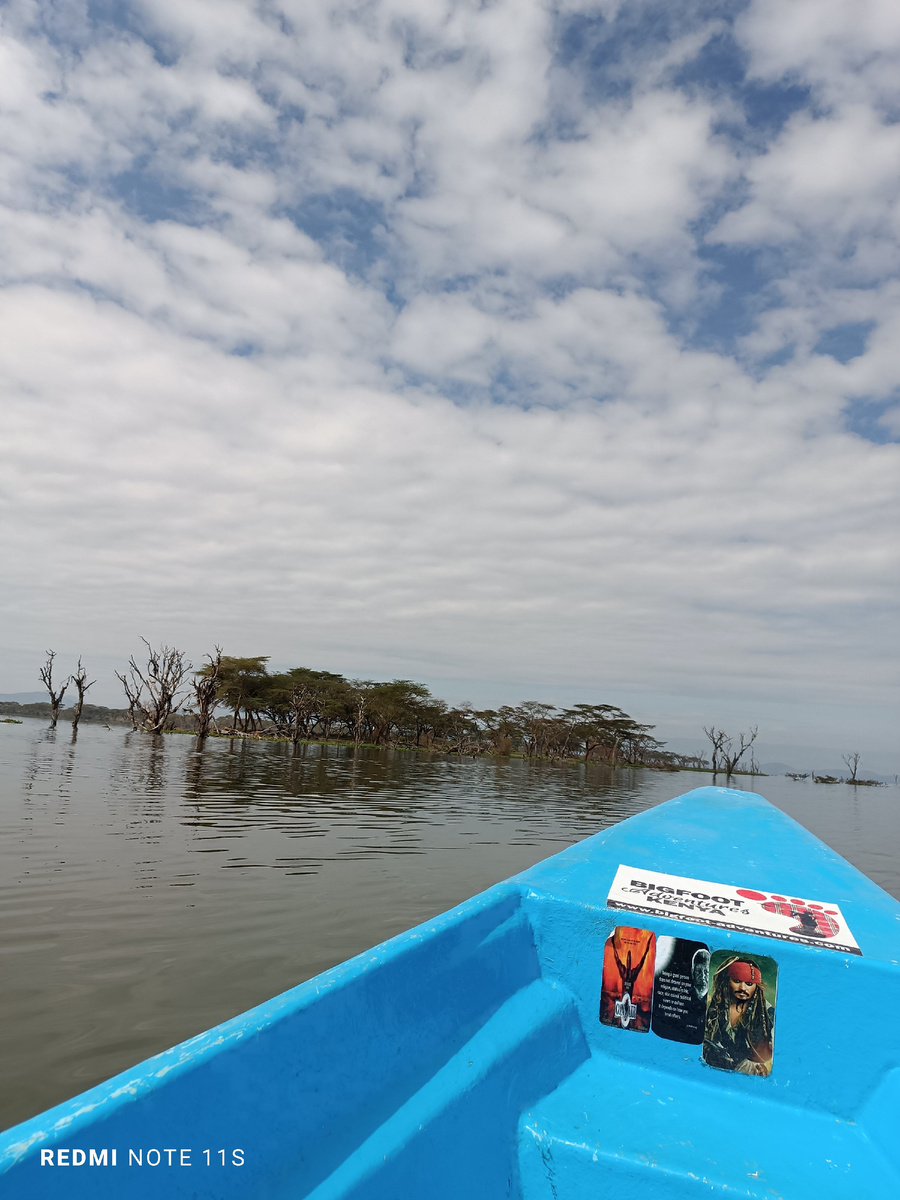 Начало водной прогулки по озеру Навайша 