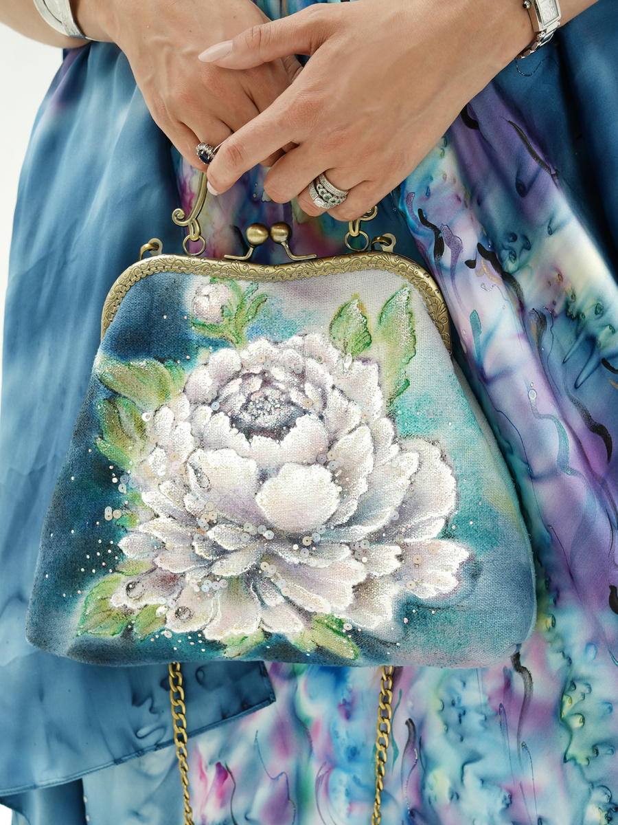 Наталья Тачина - "Белая роза". Батик - роспись на шелке