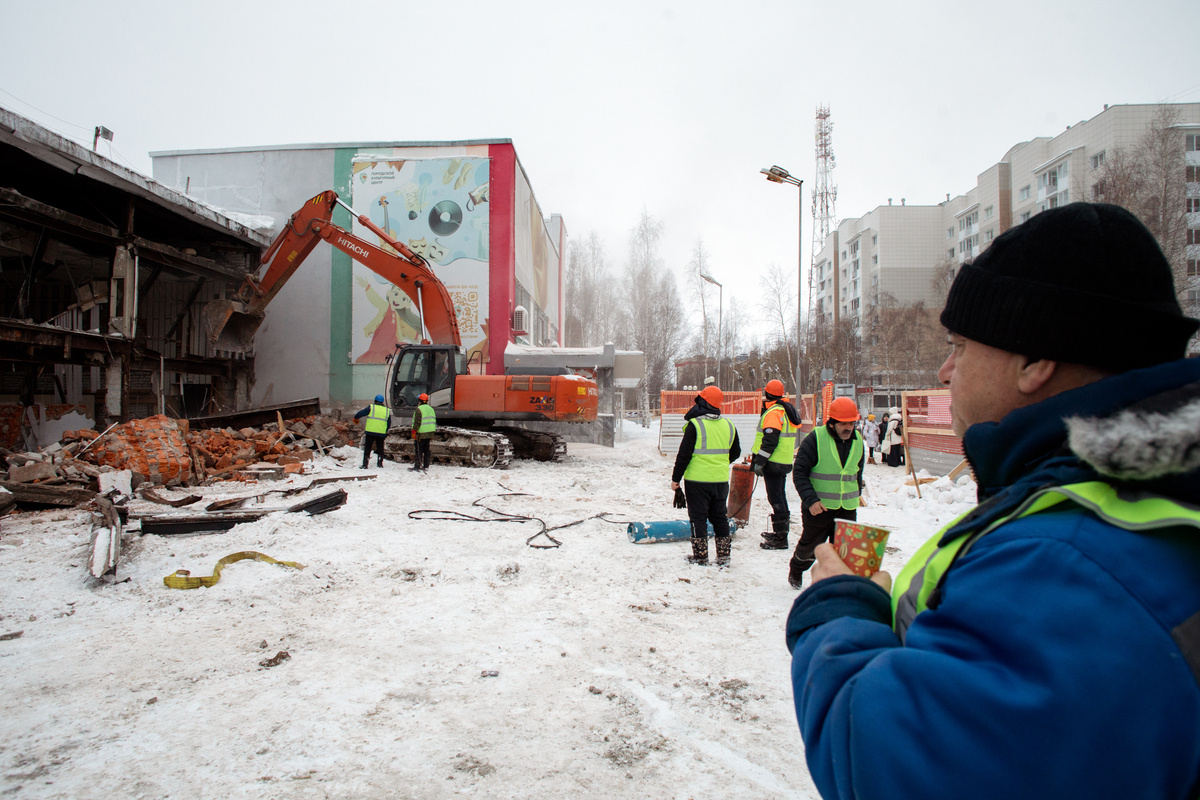    Прощай, «Строитель»: в Сургуте сносят один из старейших домов культуры