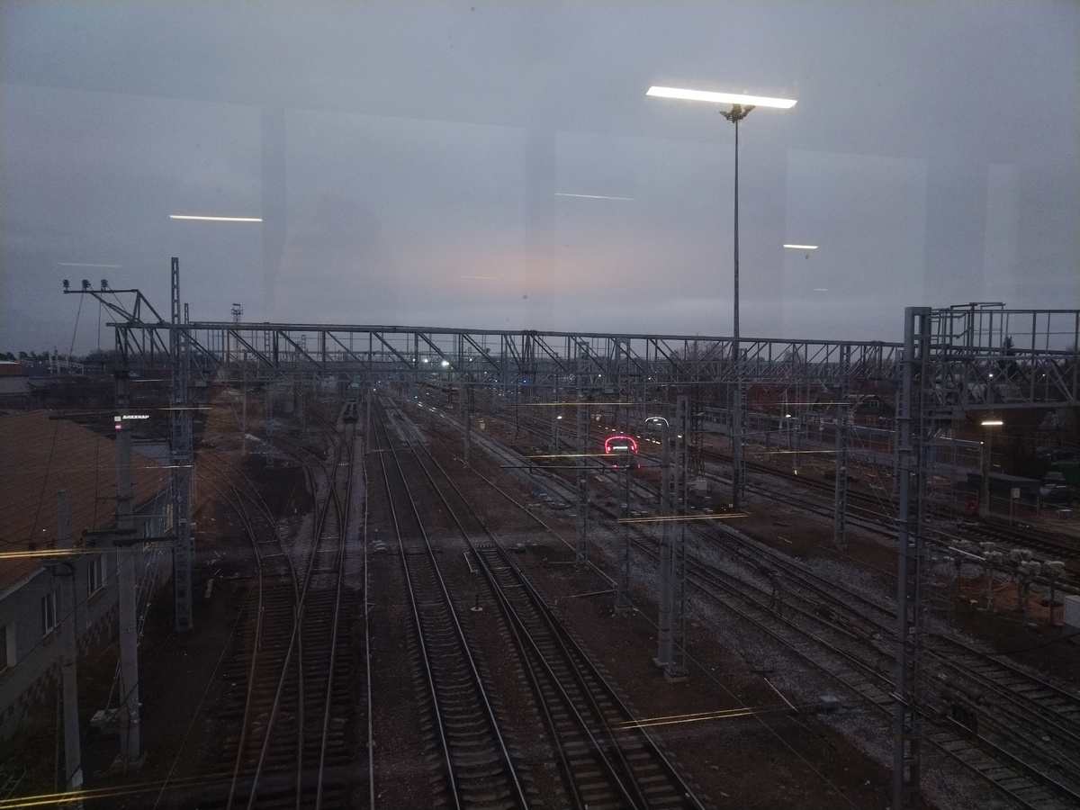 Вид на моторвагонное депо «Раменское» из перехода. 