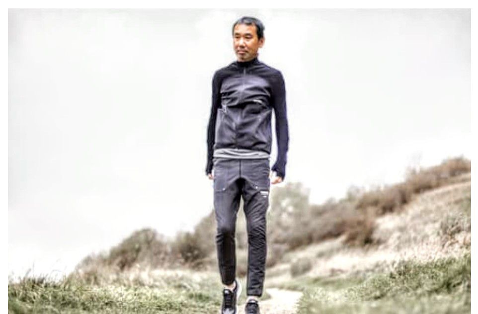 Писатель-марафонец на утренней пробежке.