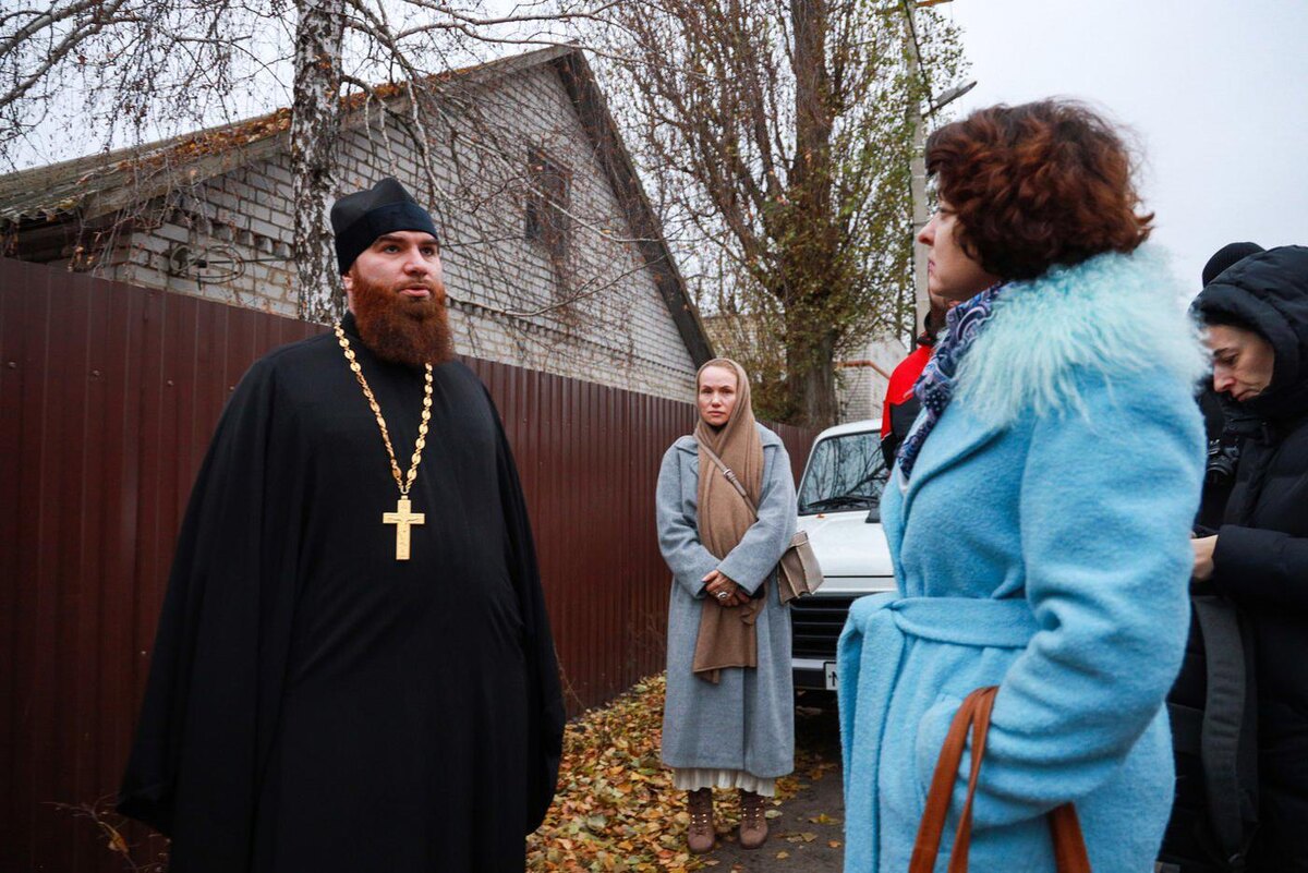 Иерей Евгений Лищенюк рассказывает журналистам, чем женская зависимость отличается от мужской.Мария Лурье