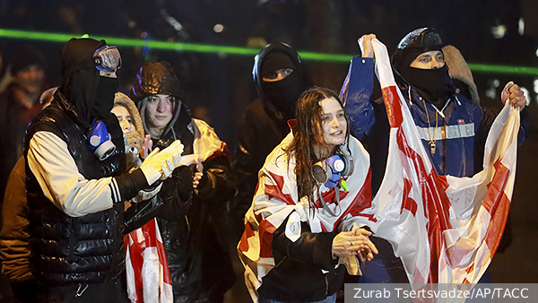     Фото: Zurab Tsertsvadze/AP/ТАСС   
 Текст: Дмитрий Александров, Тбилиси