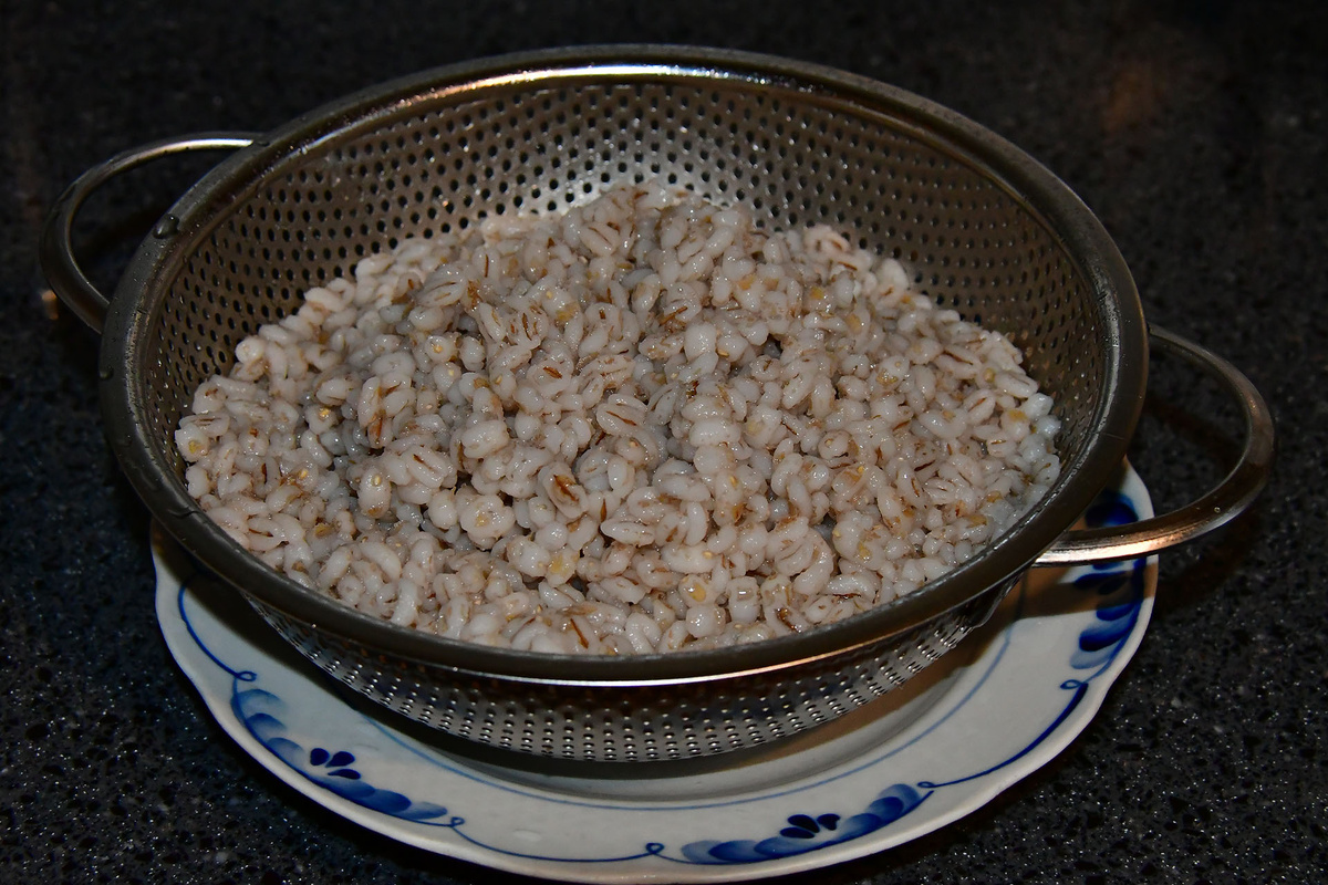 Крупу отвариваем