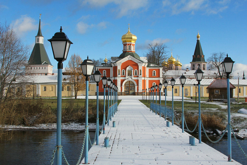 Нынешний облик монастырь приобрёл в результате комплексной реставрации в 2007 году. Фото: Benzinych / Яндекс Карты