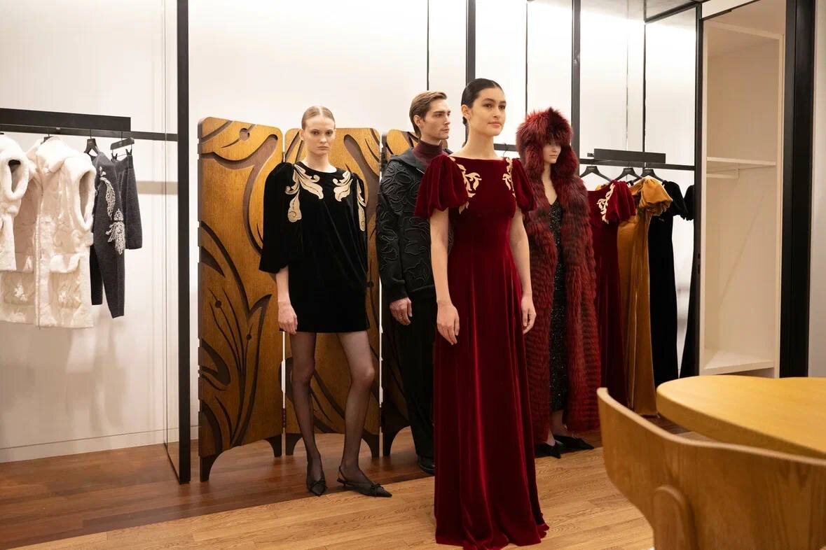 Открытие салона «Хохлома x Алёна Ахмадуллина»