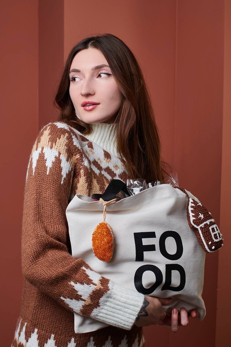 Перекрёсток и Food.ru выпустили стильные новогодние аксессуары