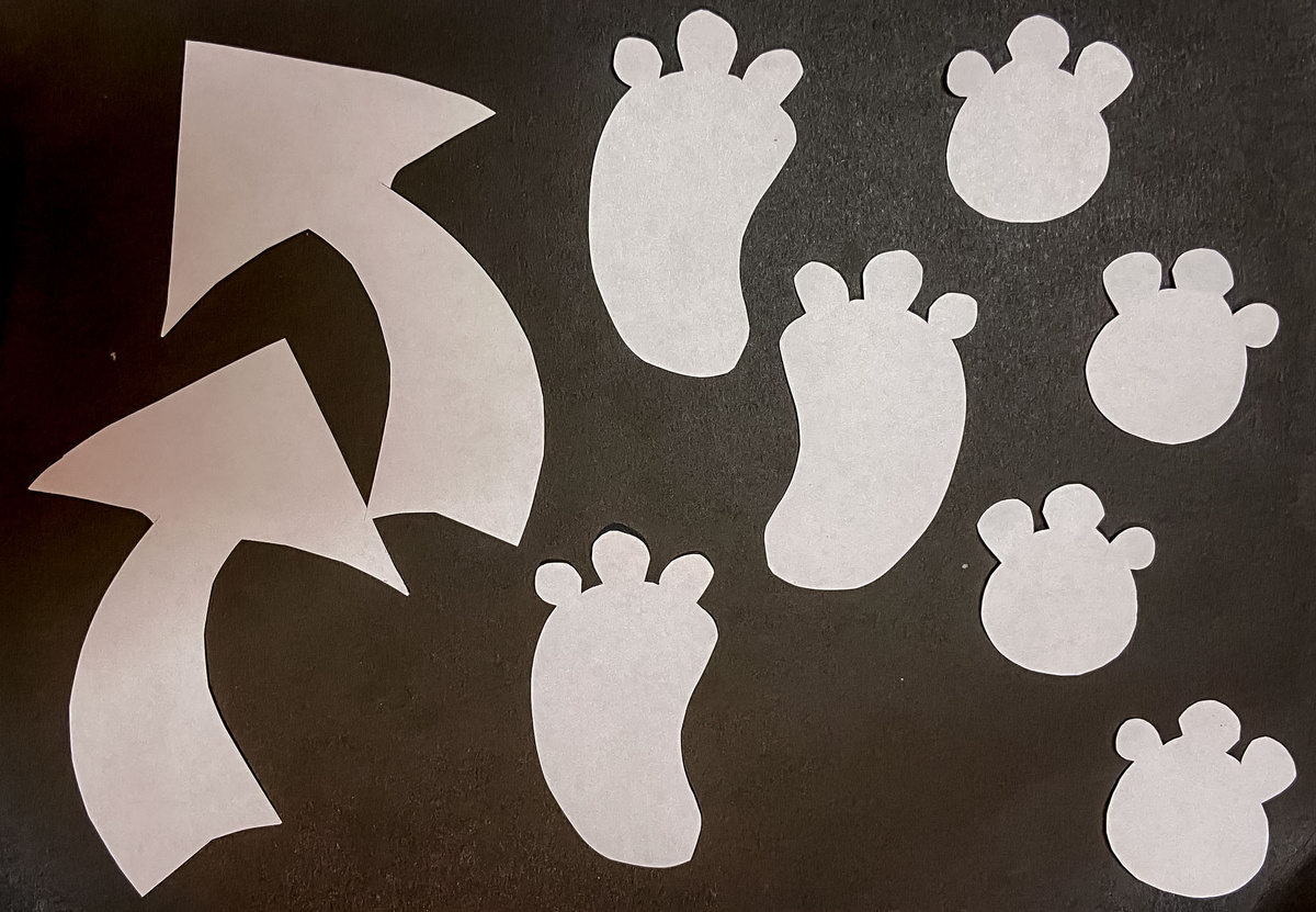 Слева - стрелочки, в центре - обычные следы, справа - кошачьи. Выбирайте, что больше нравится