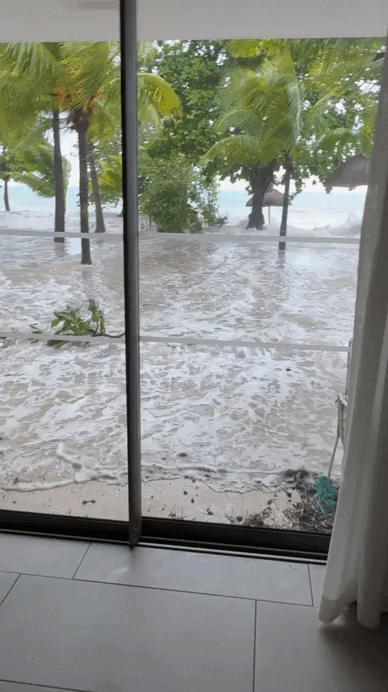 Реальная ситуация в шикарной пятерке на Маврикии в сезон дождей