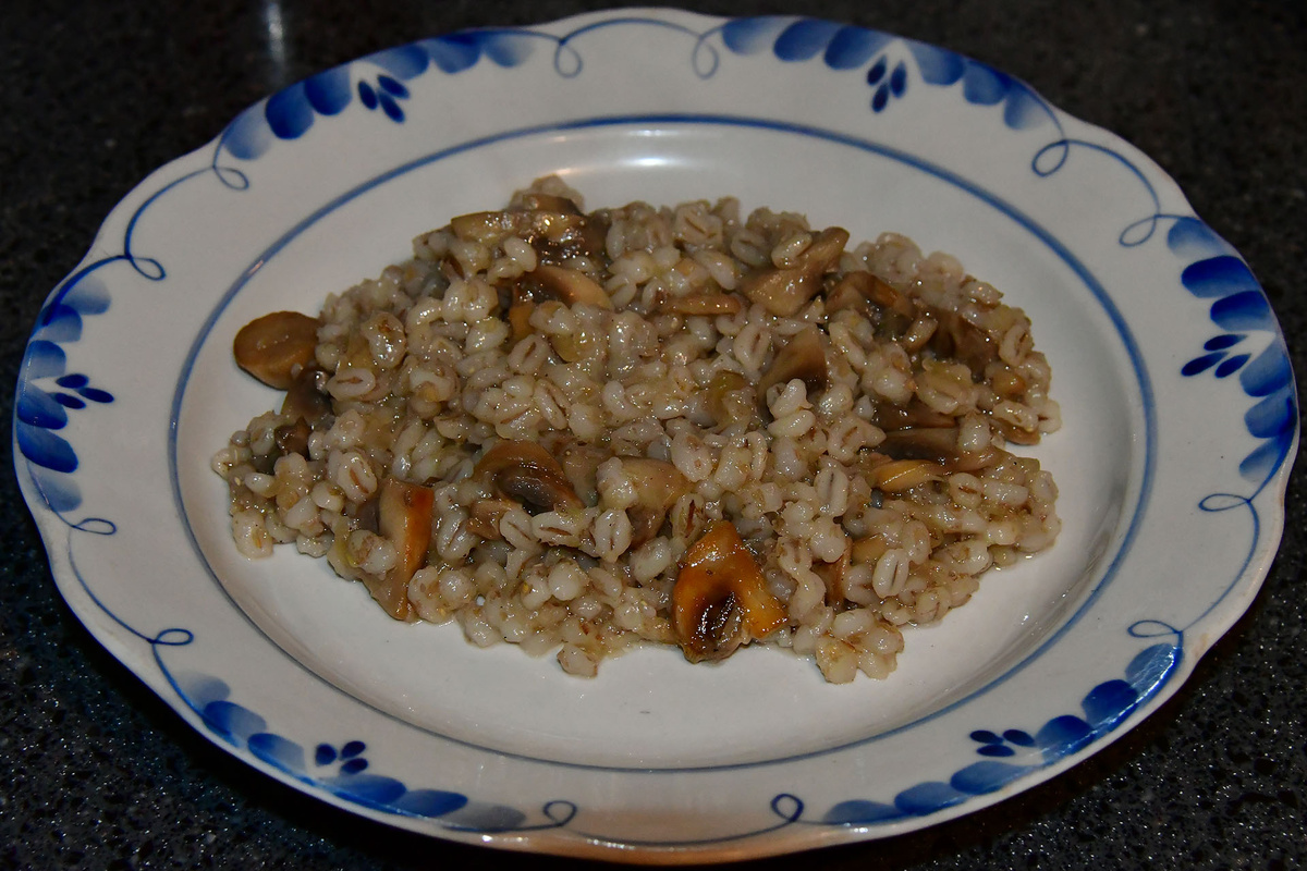 Перловка с грибами