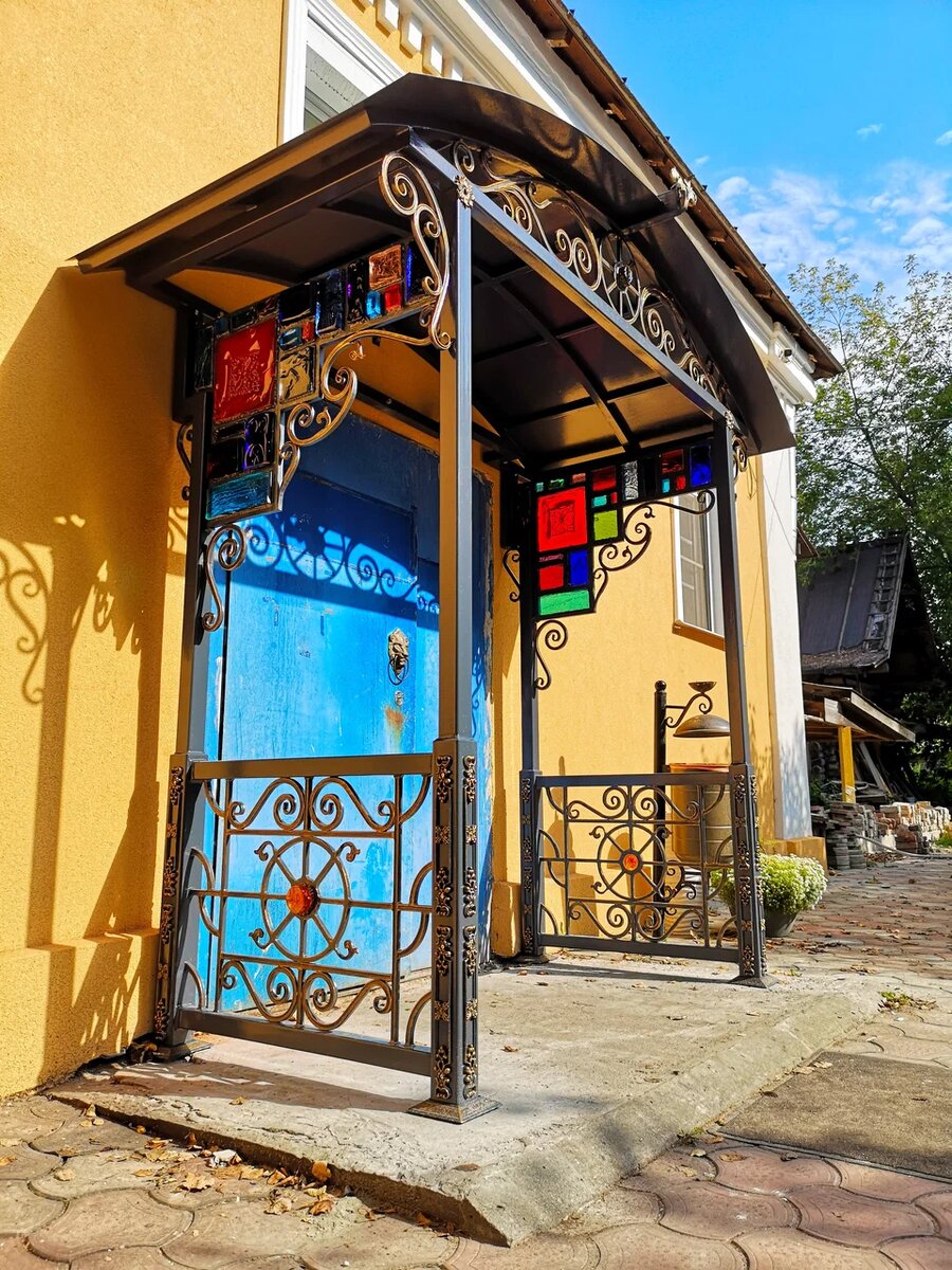 Музей эмальерного искусства "Эмалис", вход. Ул. Тверицкая набережная, 15 