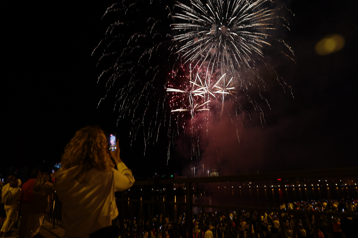 Салюты в регионе запрещены еще на год.  Фото: Фото: ФедералПресс / Иван Кабанов