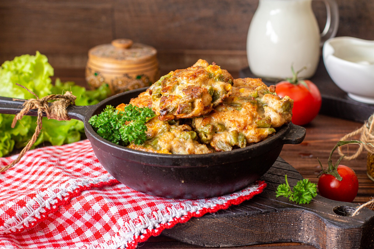 Куриные оладьи с кукурузой и фасолью