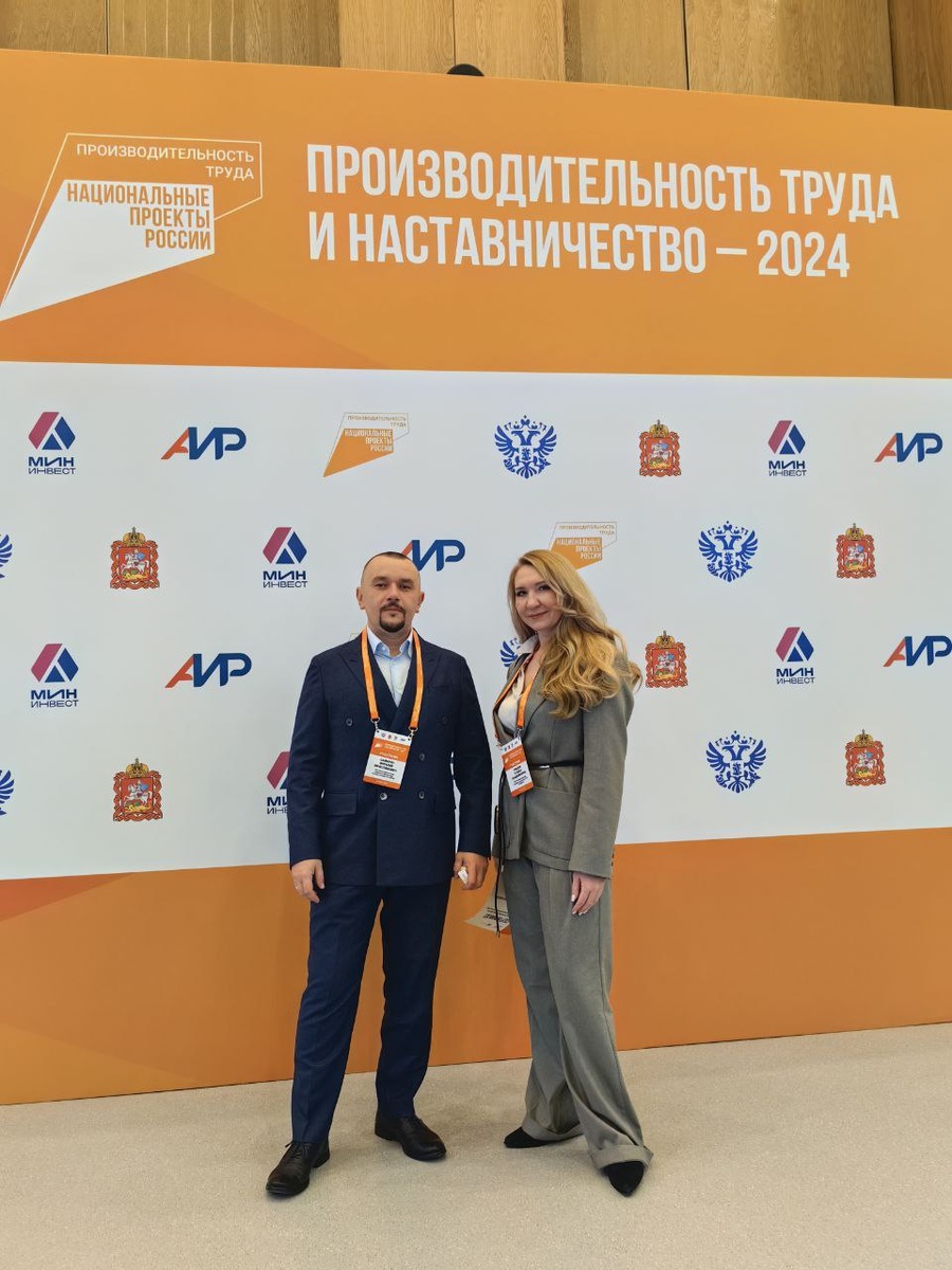 Технический директор "Интелка" В.Самарин, руководитель отдела маркетинга Т.Утицких.