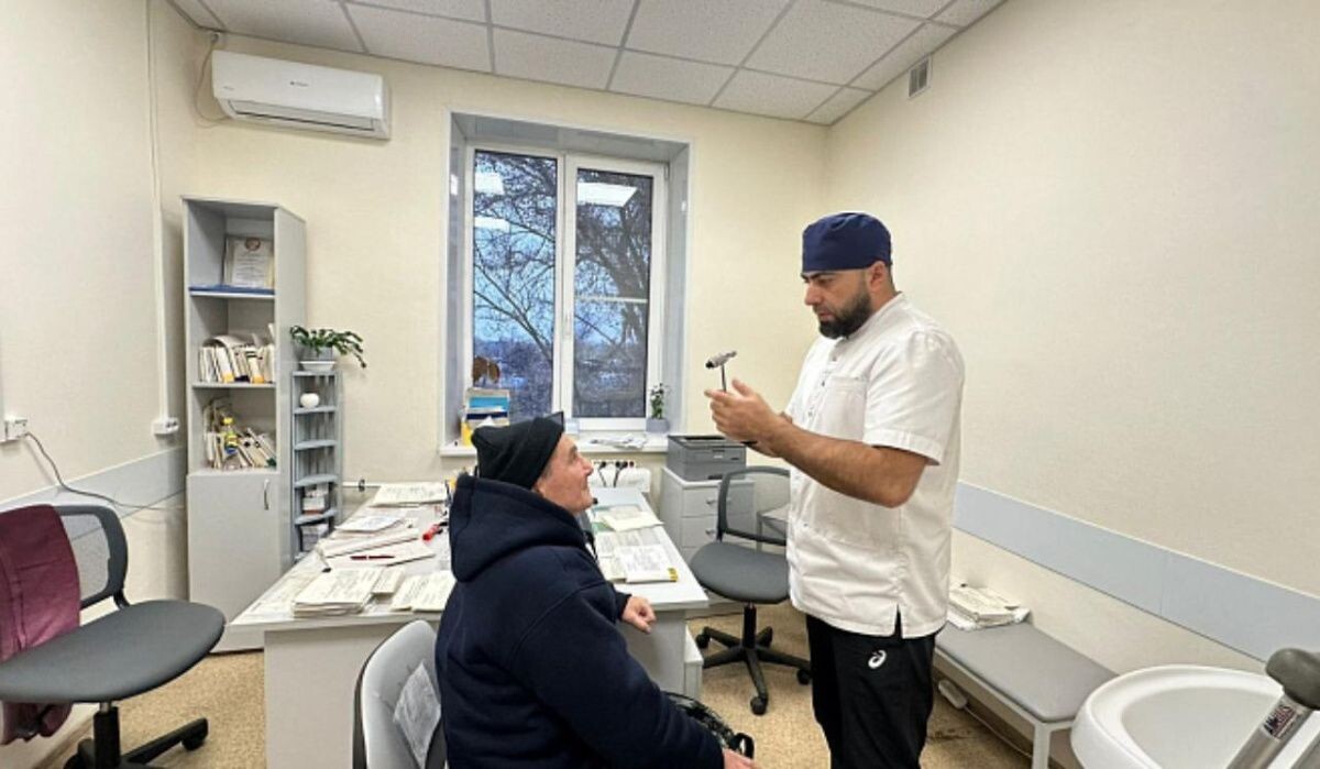     Пациент на приеме у врача. Источник: volgograd.ru Автор фото: Пресс-служба администрации Волгоградской области