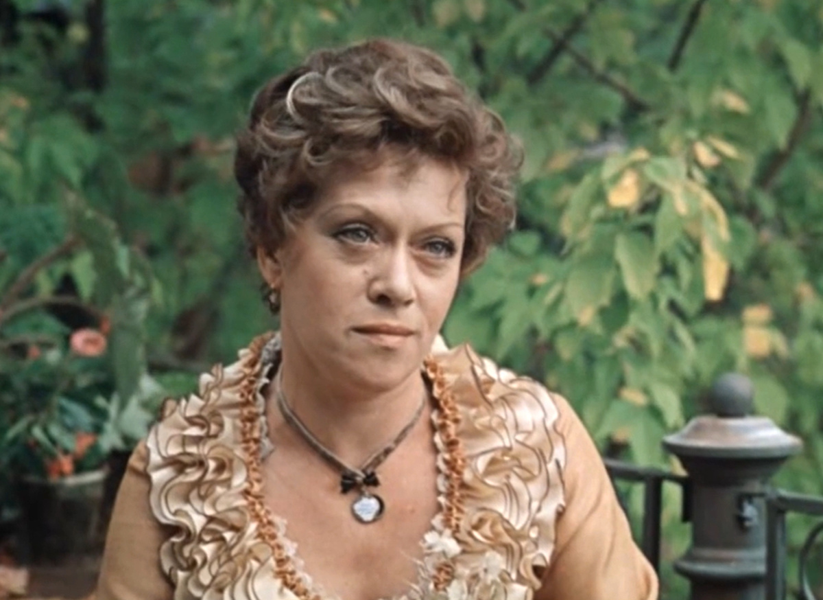 Кадр из кинофильма "Жестокий романс", 1984 г., режиссер и сценарист Эльдар Рязанов, композитор Андрей Петров (скриншот)