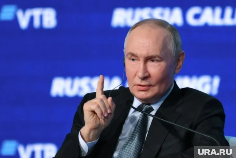 Президент РФ Владимир Путин разрешил спор между ЦБ и олигархами
Фото: Григорий Сысоев/РИА Новости