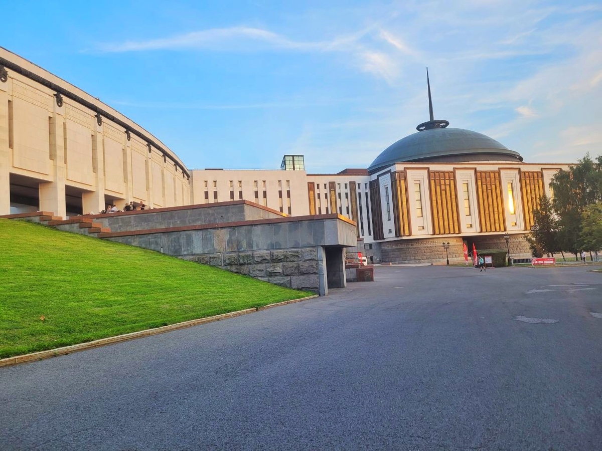 Музей Победы находится в этом огромном здании 