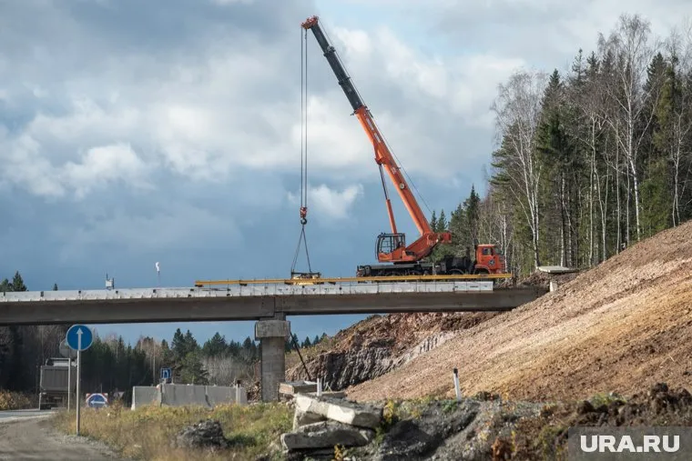 Мост через реку Белую в Башкирии — важный этап строительства трассы М-12, отметил вице-премьер РФ Марат Хуснуллин.
Фото: Илья Московец © URA.RU