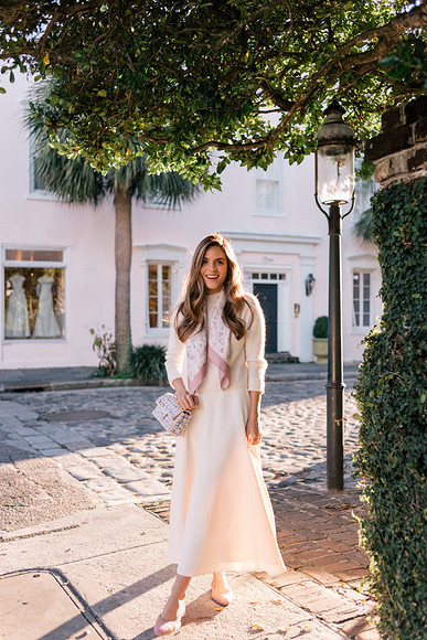     Как красиво завязать платок поверх платья: 5 способов + вдохновляющие примеры