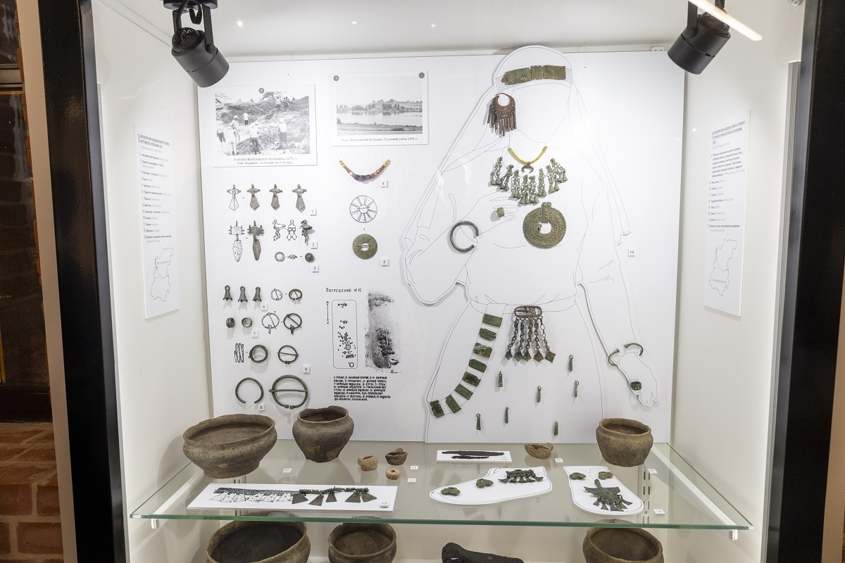    Такие украшения носили модницы прошлых веков