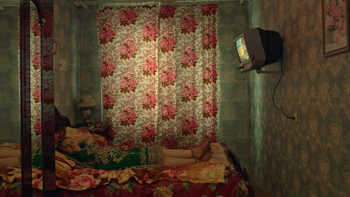 фото с сайта https://www.afisha.ru/movie/kak-vitka-chesnok-vez-lehu-shtyrya-v-dom-invalidov-228363/?tab=gallery&index=6