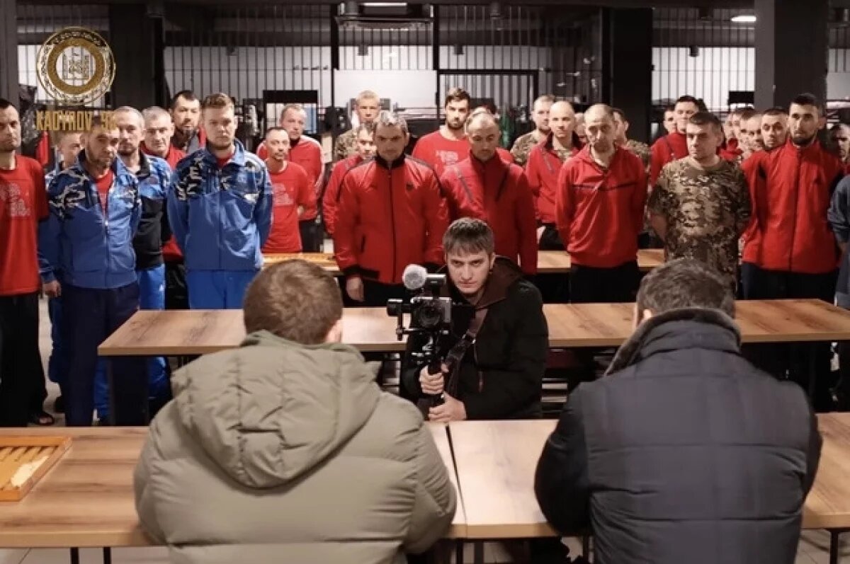    Кадыров опубликовал кадры встречи с украинскими военнопленными в Грозном