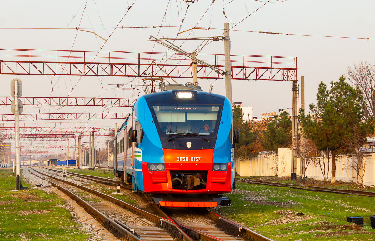 Электропоезд ЭП3Д-0137, источник https://railgallery.ru/photo/264615, автор ТИСУ (Георгий Хасанов)