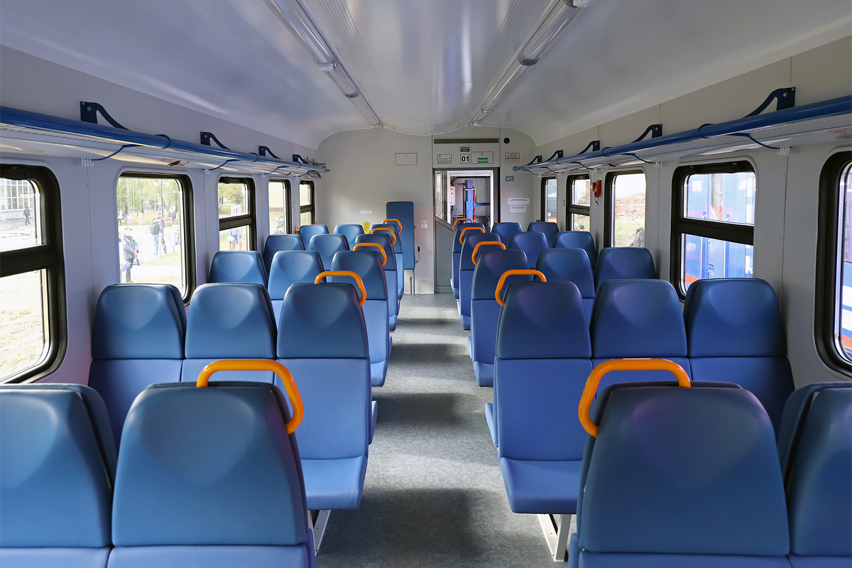 Салон головного вагона электропоезда  ЭП3Д-0137, источник фото https://railgallery.ru/photo/257682, автор  Maxim 