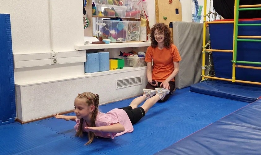 Занятие в сенсорно-двигательном зале "Шалтай-Болтай"