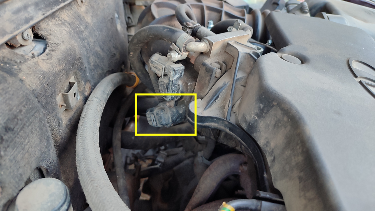 Регулятор холостого хода (РХХ) находится под датчиком ДПДЗ