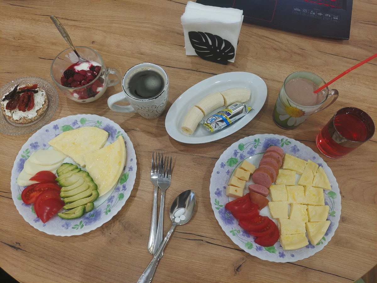 Вяленые томаты и ягоды - свои, все остальное, увы, из магазина