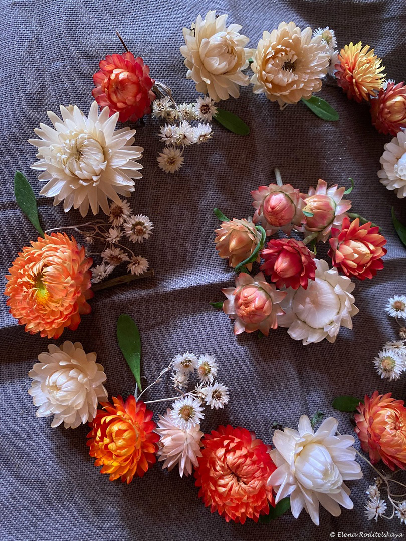 2. В галерее 2 фото, листайте