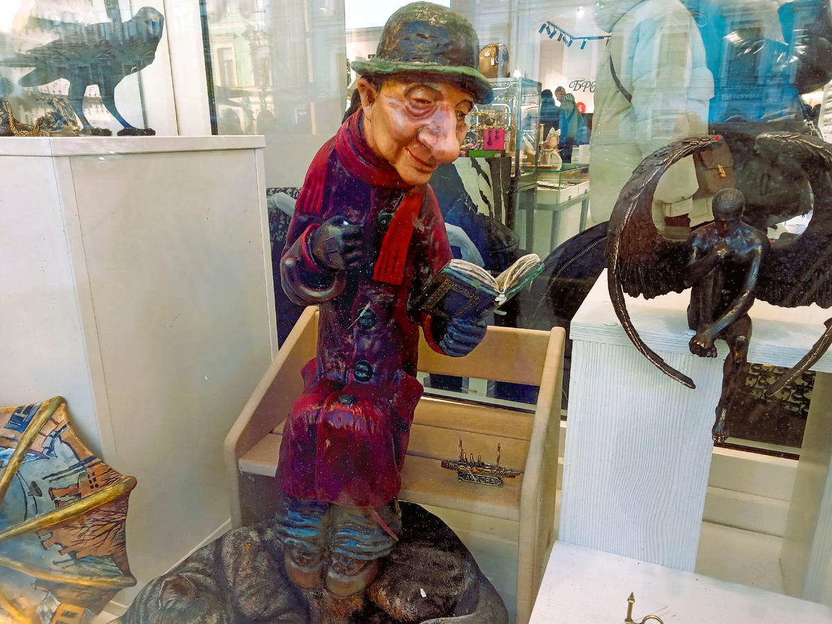 Невский, витрина. Фото автора