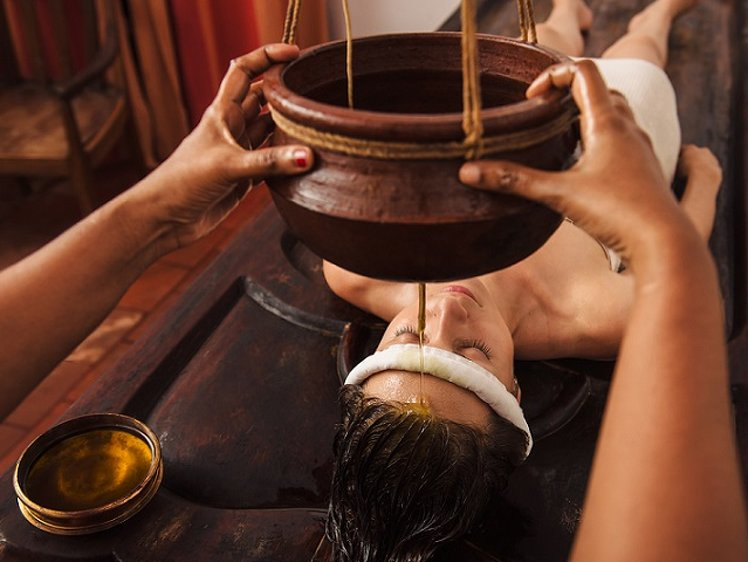 За какой процедурой арабские шейхи летят в Индию?