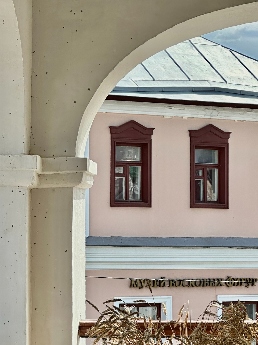 Вид на Музей восковых фигур с ресторана «Гостиный двор». Фото: Кристина Дегтярева 