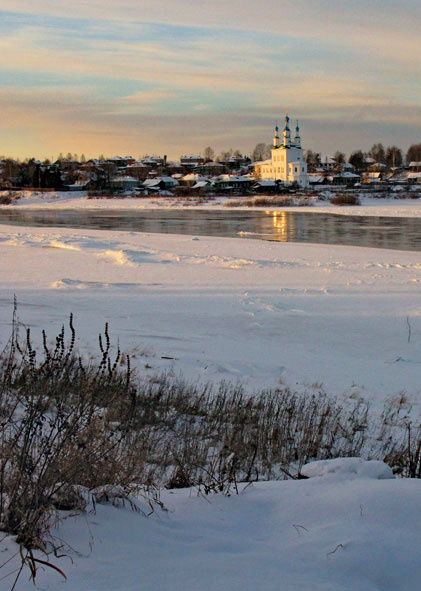 Декабрьский вечер на реке Сухоне. Фото Наталии ТРОФИМОВОЙ.