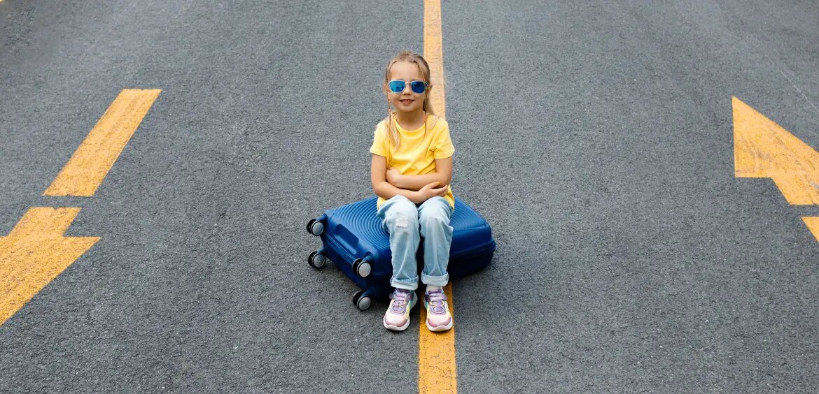 Автор: https://brobank.ru/wp-content/uploads/2022/10/rebenok-edet-bez-roditelej-1.jpg.webp