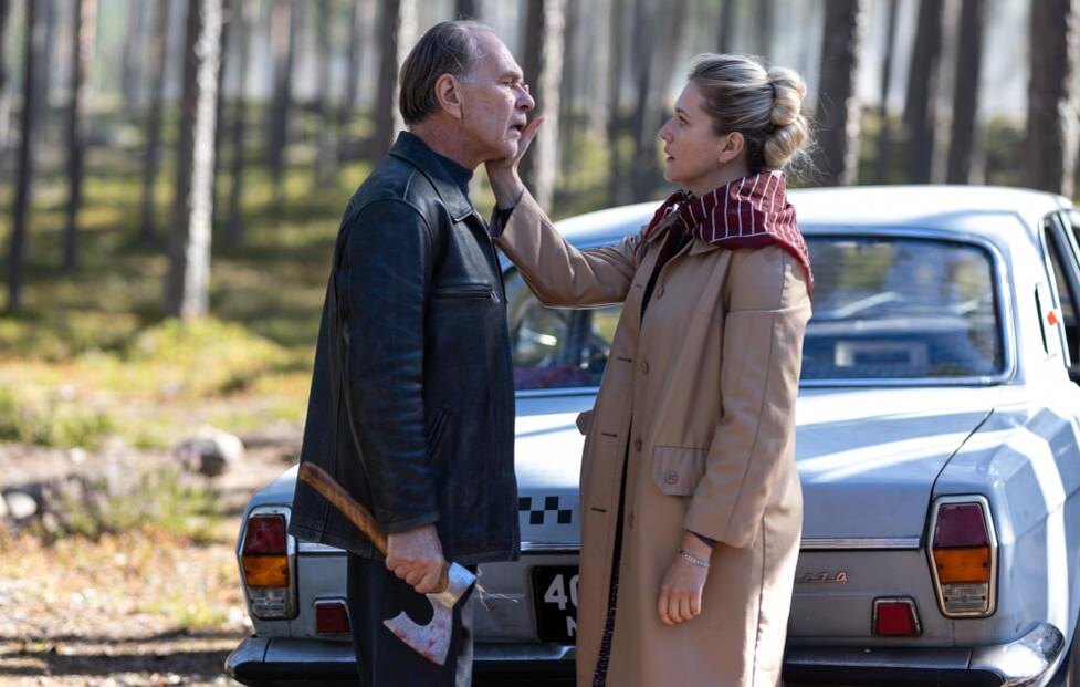 Сейчас они сольются в жарком поцелуе. И это сразу после того, как славно поработали топором... Фото Яндекс.Картинки. 