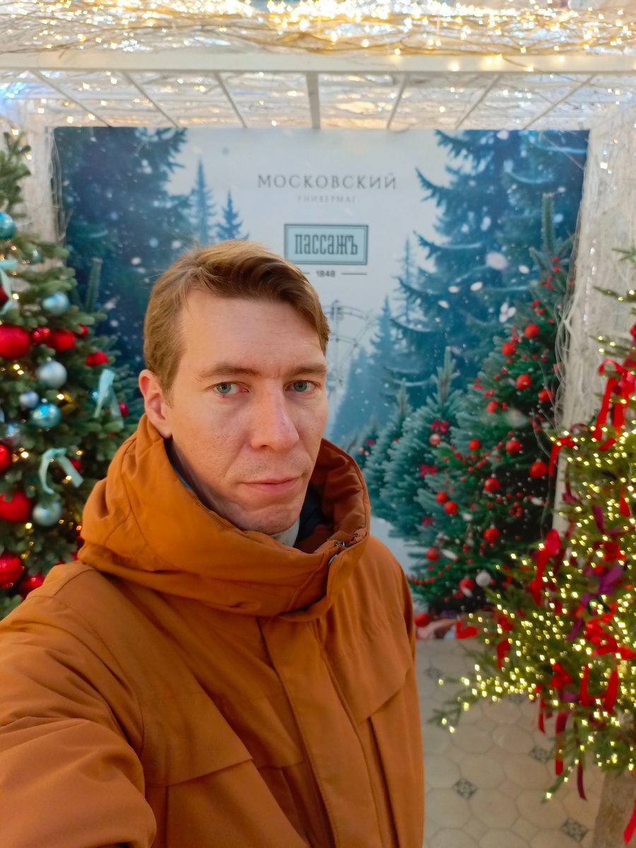 В конце ноября не раз прогуливался в центре, впитывая рождественскую атмосферу...