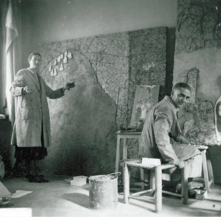 Феличе Казорати в своей художественной студии с женой 