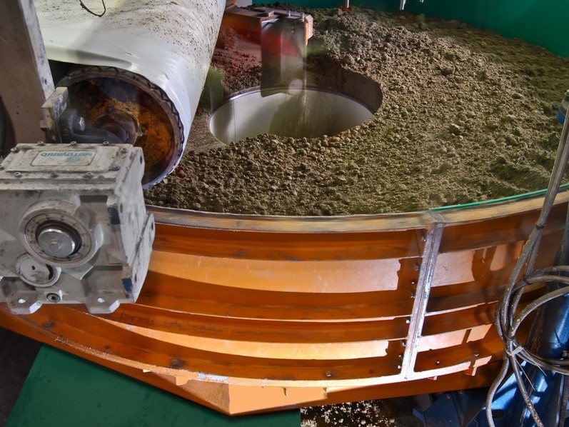 Миксерная установка на заводе Caesarstone