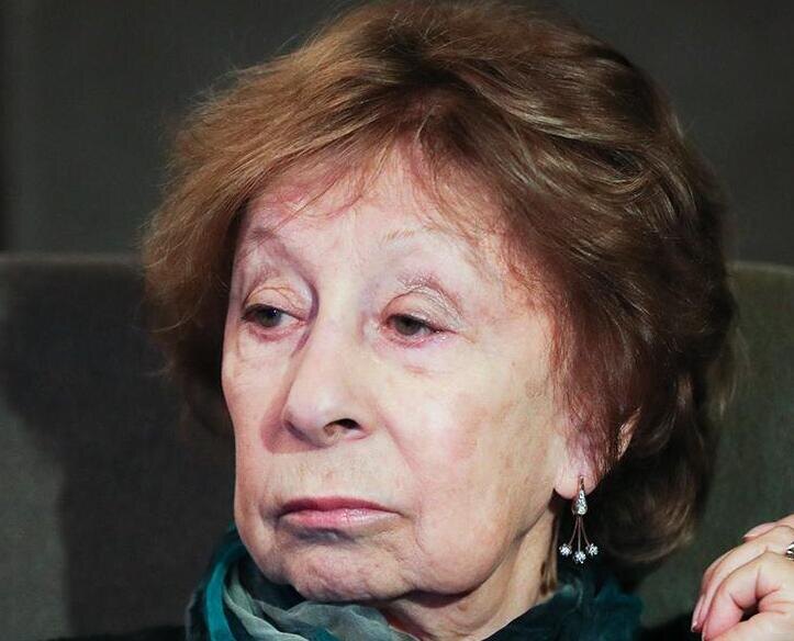 Л.Ахеджакова.